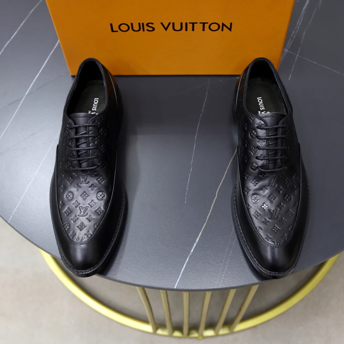Men's shoes: 280🙅‍♂️🙅‍♂️🙅‍♂️Niuli Brand: LV Louis Vuitton Size: 39-44 (38, 45, 46 can be customized) Level: Counter classic Material: Original soft cowhide upper Comfortable cowhide lining Original lightweight outsole Style category: Formal business casual driving leather shoes Color: Color of the actual picture